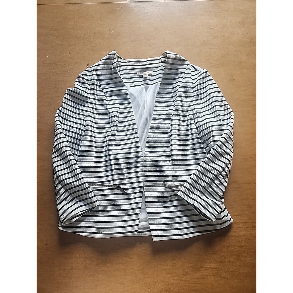 Roz & Ali Size M Black & White striped open front cardigan jacket zip pockets